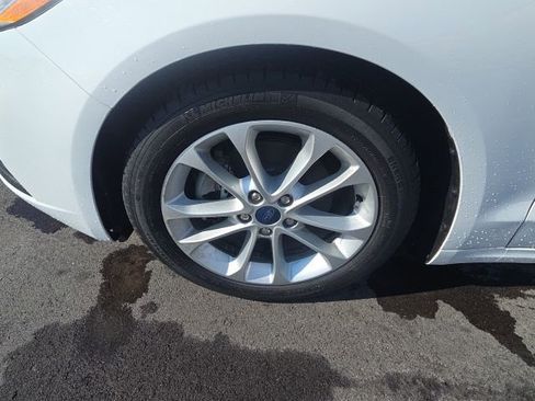 Used 2020 Ford Fusion SE FWD image 15