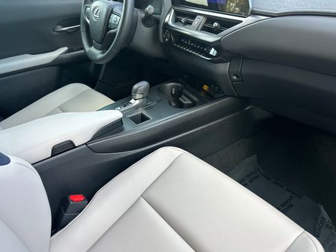 Certified 2025 Lexus UX 300h FWD image 20