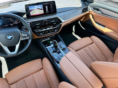 Certified 2023 BMW 530e w/ Premium Package RWD image 25