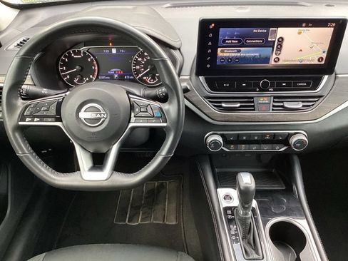 Used 2024 Nissan Altima 2.5 SV w/ SV Premium Package FWD image 17