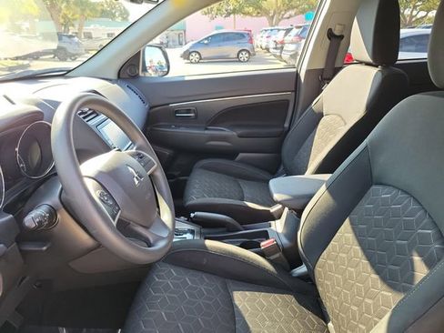 Used 2025 Mitsubishi Outlander Sport 2.0 ES image 17