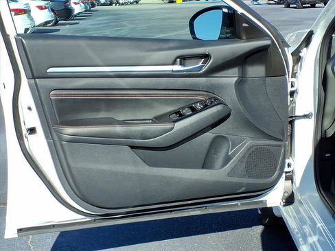 Used 2023 Nissan Altima 2.5 SR w/ SR Premium Package image 4