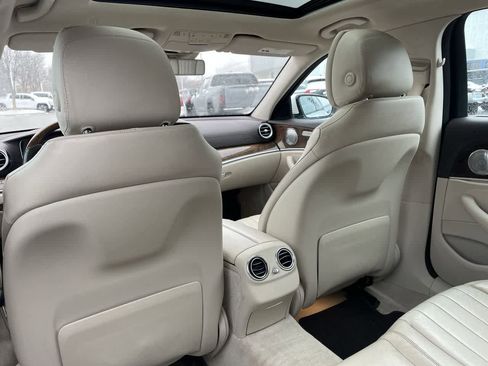 Used 2017 Mercedes-Benz E 400 E 400 Luxury image 20