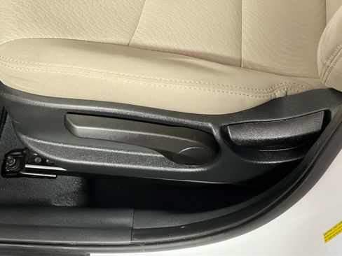 Used 2016 Hyundai Elantra SE w/ Option Group 02 FWD image 15