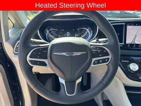 Used 2023 Chrysler Pacifica Limited FWD image 11