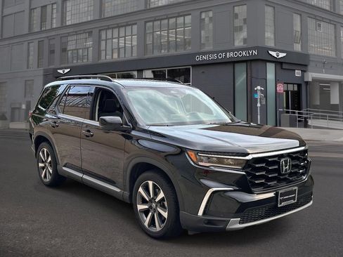 Used 2023 Honda Pilot Elite image 2