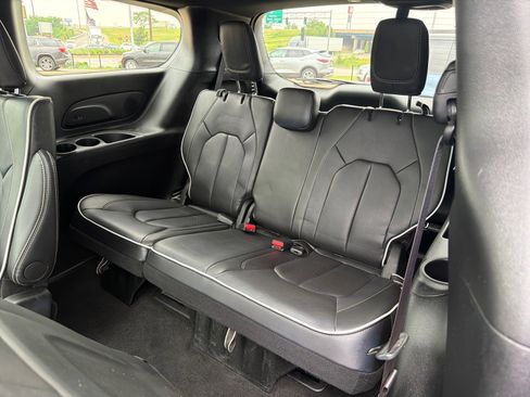 Used 2026 Chrysler Pacifica Limited FWD image 21
