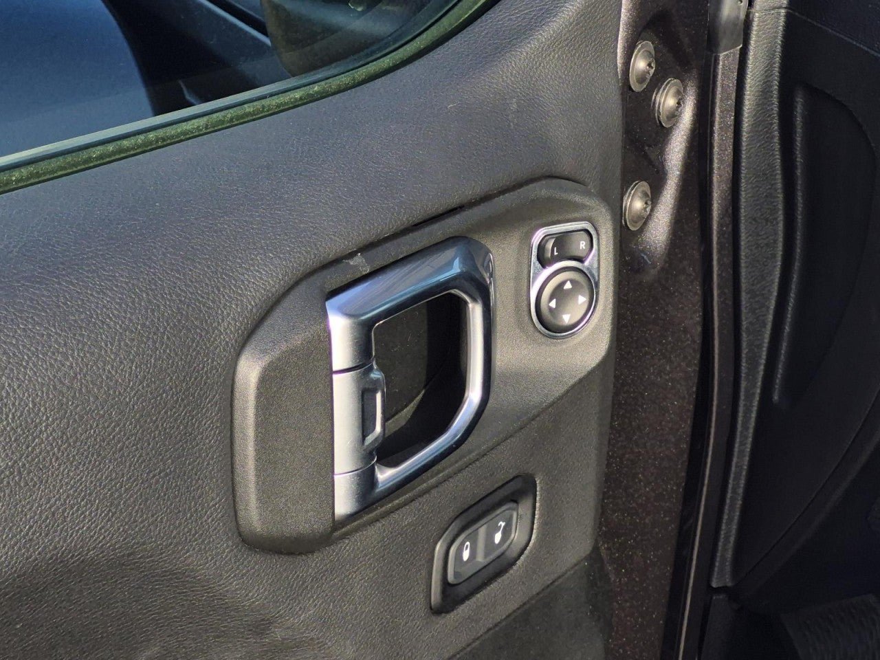 Used 2020 Jeep Gladiator Mojave AWD/4WD image 13