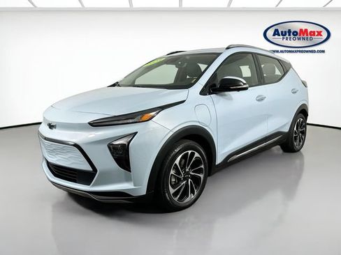 Used 2023 Chevrolet Bolt EUV Premier w/ Sun & Sound Package FWD image 5