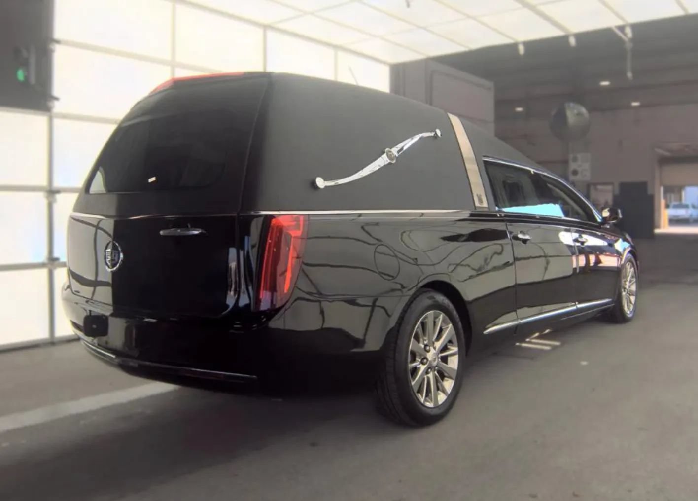 Used 2013 Cadillac XTS Hearse FWD image 4