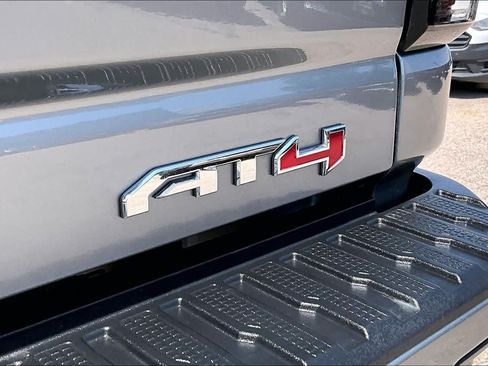 Used 2024 GMC Sierra 2500 AT4 w/ AT4 Preferred Package AWD/4WD image 10