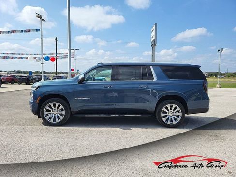 New 2025 Chevrolet Suburban Premier image 1
