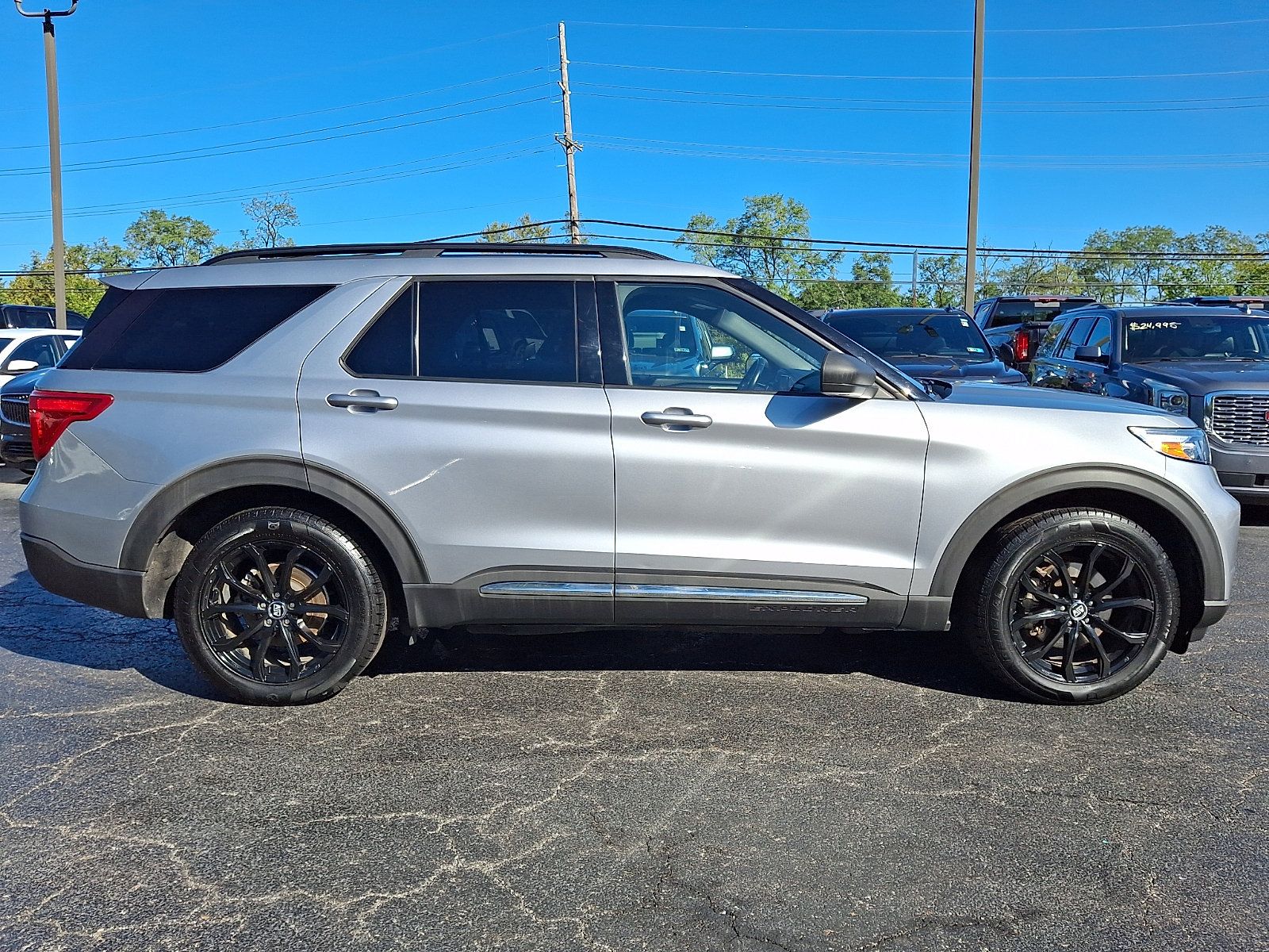 Used 2020 Ford Explorer XLT w/ Equipment Group 202A AWD/4WD image 7