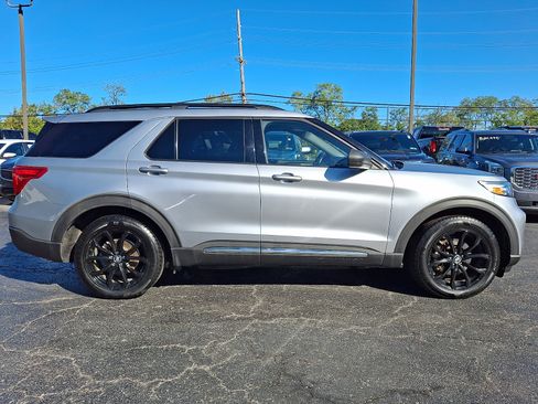 Used 2020 Ford Explorer XLT w/ Equipment Group 202A AWD/4WD image 7