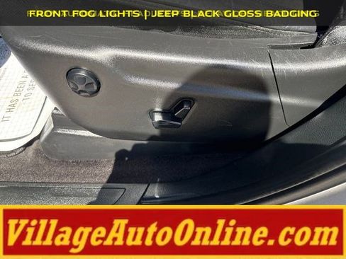 Used 2018 Jeep Grand Cherokee Altitude AWD/4WD image 15