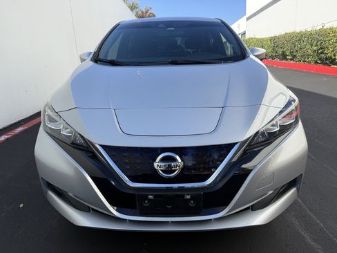 Used 2020 Nissan Leaf SV w/ SV Technology Package FWD image 6