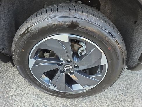 Certified 2025 Nissan Rogue SV FWD image 13