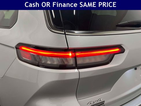 Used 2025 Jeep Grand Cherokee L Laredo w/ Luxury Tech Group I AWD/4WD image 11