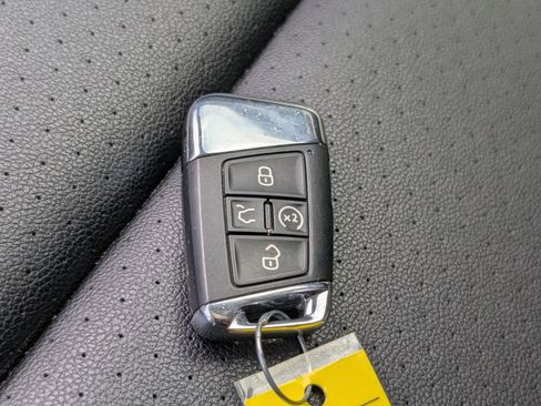 Used 2022 Volkswagen Atlas SE w/ Panoramic Sunroof Package FWD image 21