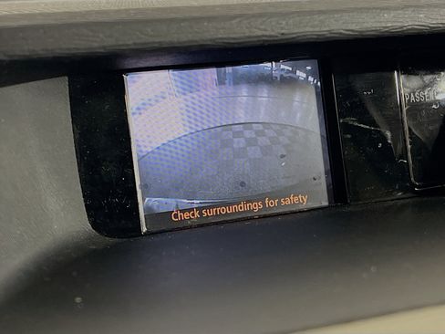 Used 2014 Toyota Sienna XLE image 9