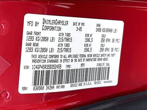 Used 2005 Chrysler Town & Country w/ Popular Equipment Group I FWD image 30