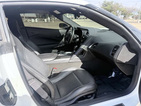 Used 2017 Chevrolet Corvette Stingray Coupe w/ Carbon Flash Badge Package image 33