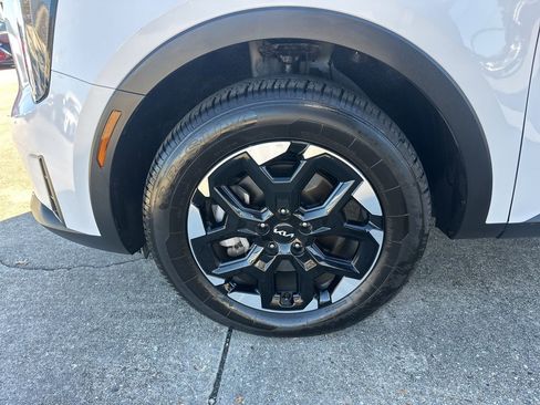 Used 2024 Kia Sorento S image 6