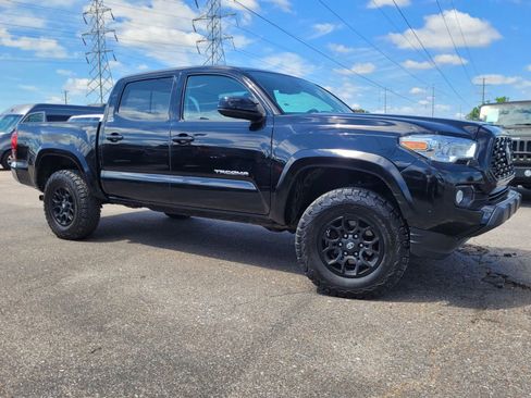 Used 2019 Toyota Tacoma SR5 AWD/4WD image 4