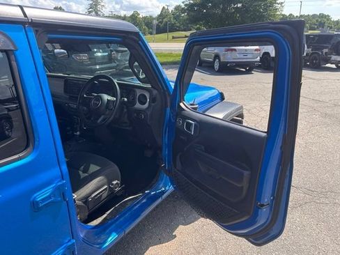 Used 2024 Jeep Wrangler Unlimited Sport w/ Convenience Group AWD/4WD image 6