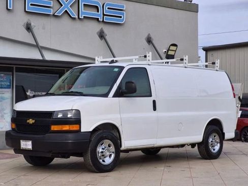 Used 2020 Chevrolet Express 3500 w/ Driver Convenience Package image 3