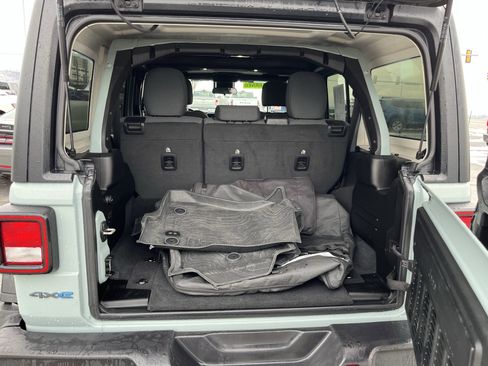 Used 2024 Jeep Wrangler Unlimited image 5