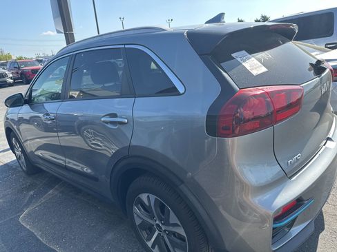 Used 2022 Kia Niro EX w/ Cold Weather Package image 4