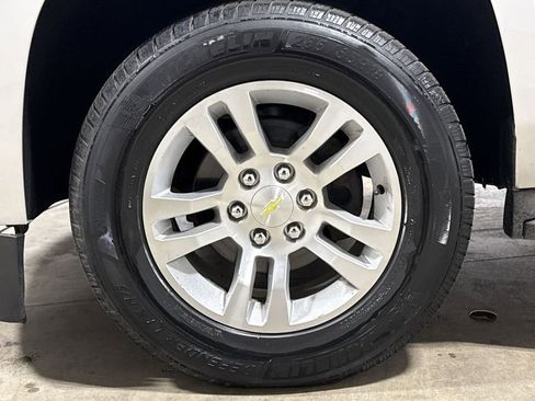 Used 2015 Chevrolet Tahoe LT image 28