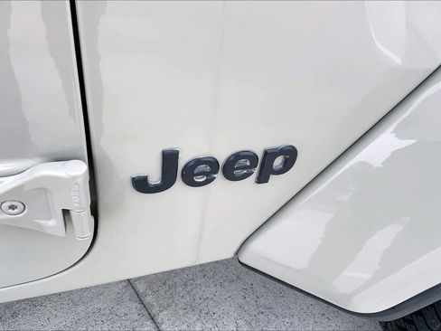 Used 2022 Jeep Gladiator Sport AWD/4WD image 10