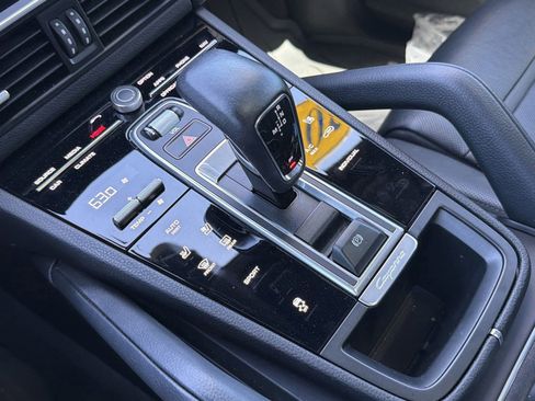 Used 2023 Porsche Cayenne Platinum Edition AWD/4WD image 31