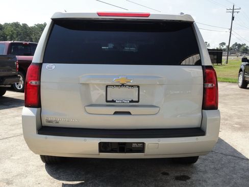 Used 2016 Chevrolet Suburban LS RWD image 4