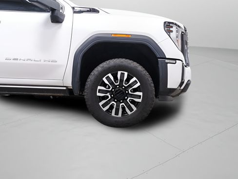 Used 2025 GMC Sierra 2500 Denali Ultimate AWD/4WD image 9
