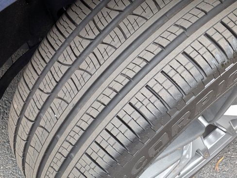 Certified 2025 Porsche Macan Turbo AWD/4WD image 37