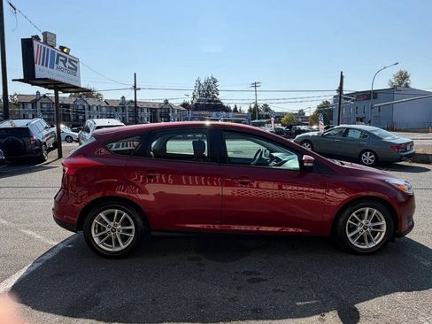 Used 2017 Ford Focus SE w/ Cold Weather Package FWD image 6