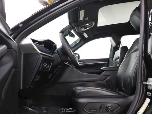 Used 2025 Jeep Grand Cherokee L Limited w/ Black Appearance Package image 24