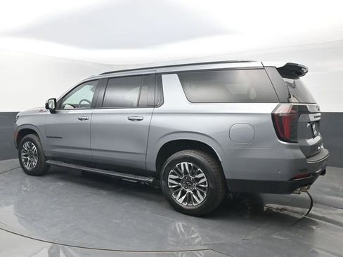Used 2025 Chevrolet Suburban Z71 image 3
