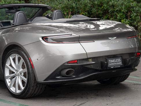 Used 2019 Aston Martin DB11 Volante image 26