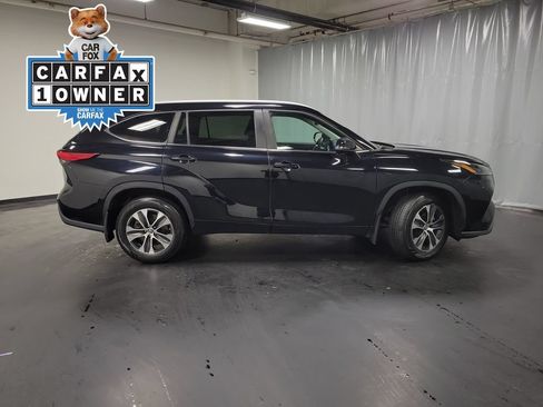 Used 2023 Toyota Highlander XLE AWD/4WD image 9