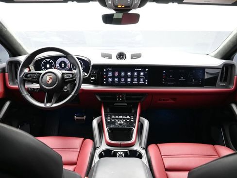 Certified 2025 Porsche Cayenne GTS AWD/4WD image 18