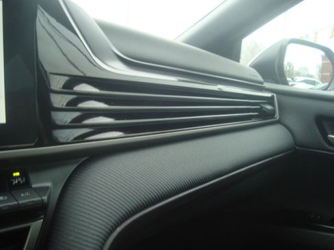 Used 2025 Toyota Camry SE image 22