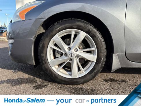 Used 2015 Nissan Altima 2.5 SV image 11