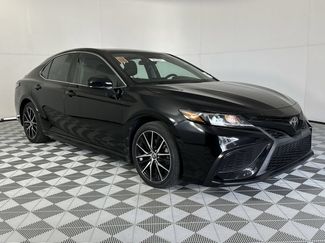 Used 2021 Toyota Camry SE FWD video 2