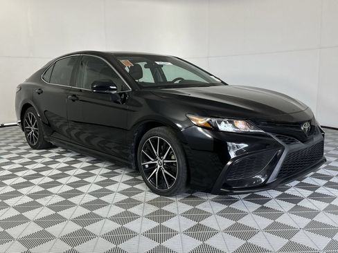 Used 2021 Toyota Camry SE FWD image 2