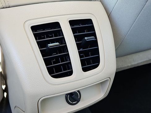 Used 2018 Ford Taurus SE FWD image 25