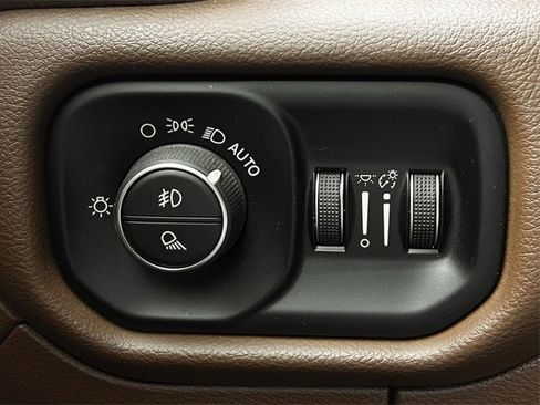 Used 2020 RAM 1500 Laramie image 26